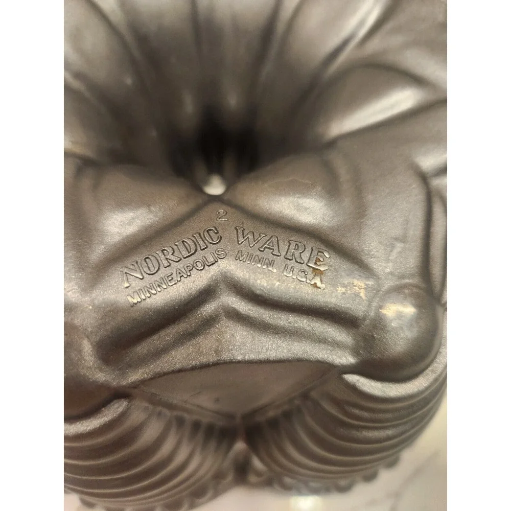 Nordic Ware Fiesta Party Cake Pan Heavy Cast Aluminum Nonstick Made in‎ USA